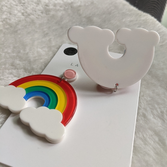 🎉 3/$25🎉 Rainbow 🌈 Earrings - Picture 2 of 5